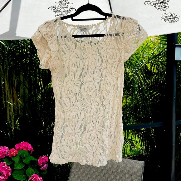 Tops - Beautiful Lace Top in Ivory